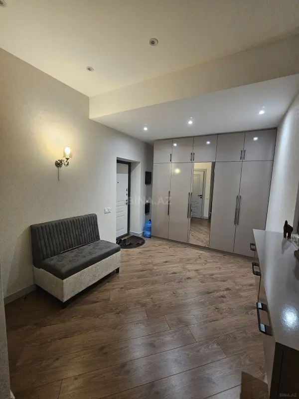 Kirayə verilir 3 otaqlı mənzil 118 m²