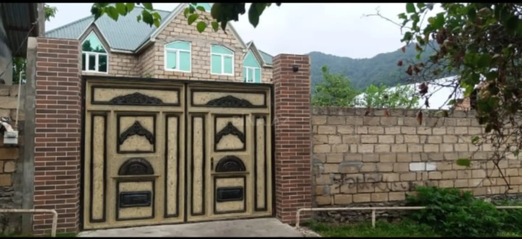 Satılır 5 otaqlı həyət evi 270 m²