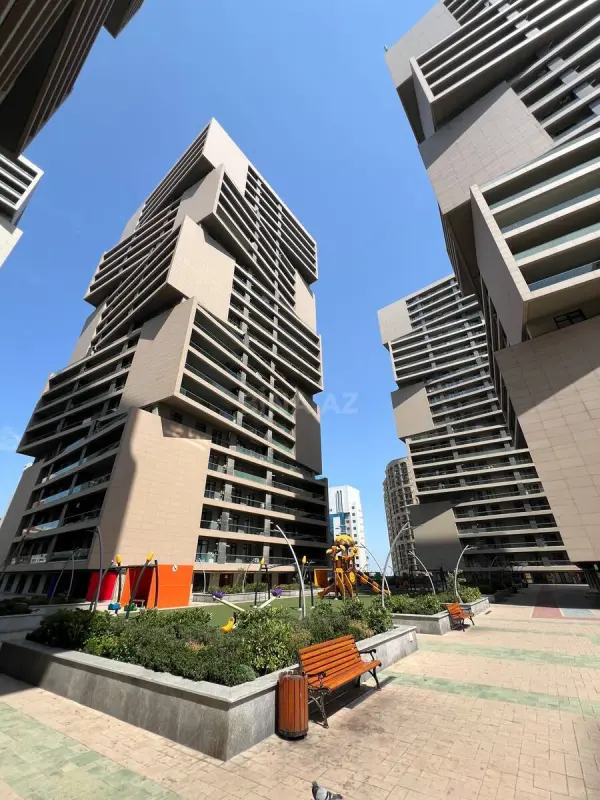 Satılır 2 otaqlı mənzil 106 m²