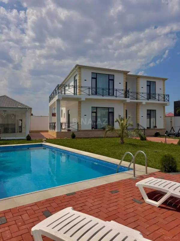Satılır 6 otaqlı həyət evi 300 m²