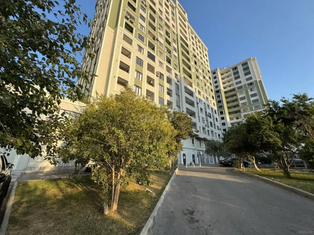 Satılır 4 otaqlı mənzil 179 m²
