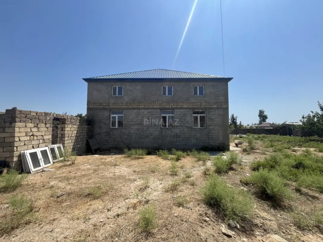 Satılır 8 otaqlı həyət evi 244 m²