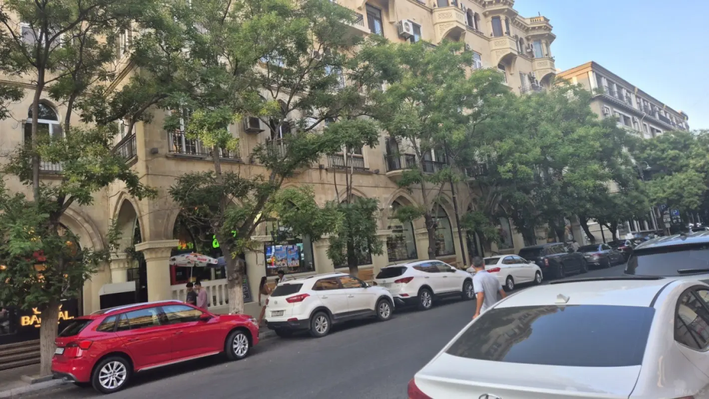 Satılır 3 otaqlı mənzil 125 m²