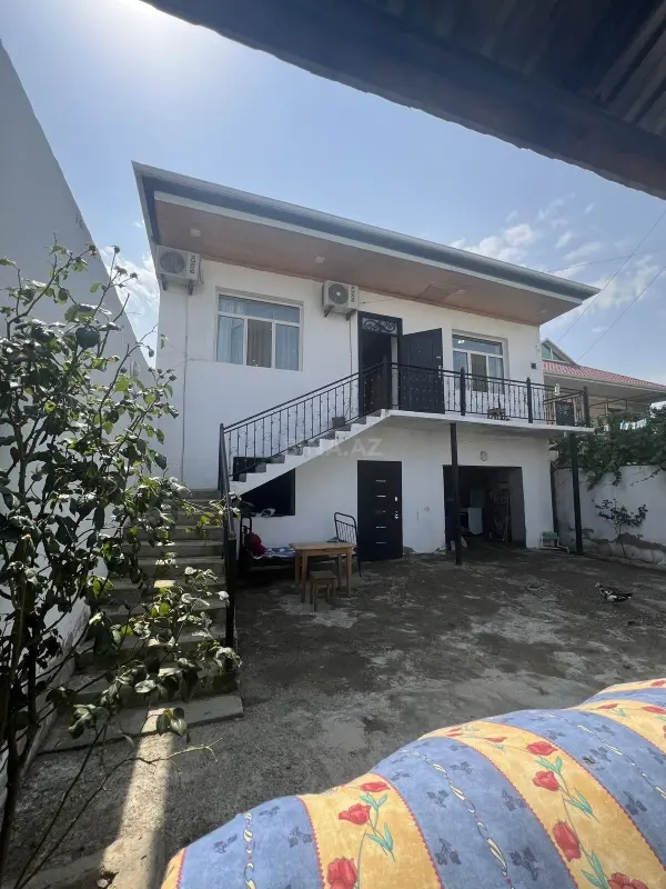 Satılır 8 otaqlı həyət evi 320 m²