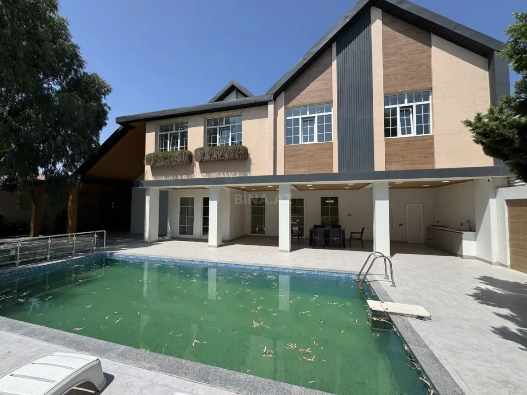 Satılır 10 otaqlı həyət evi 273 m²