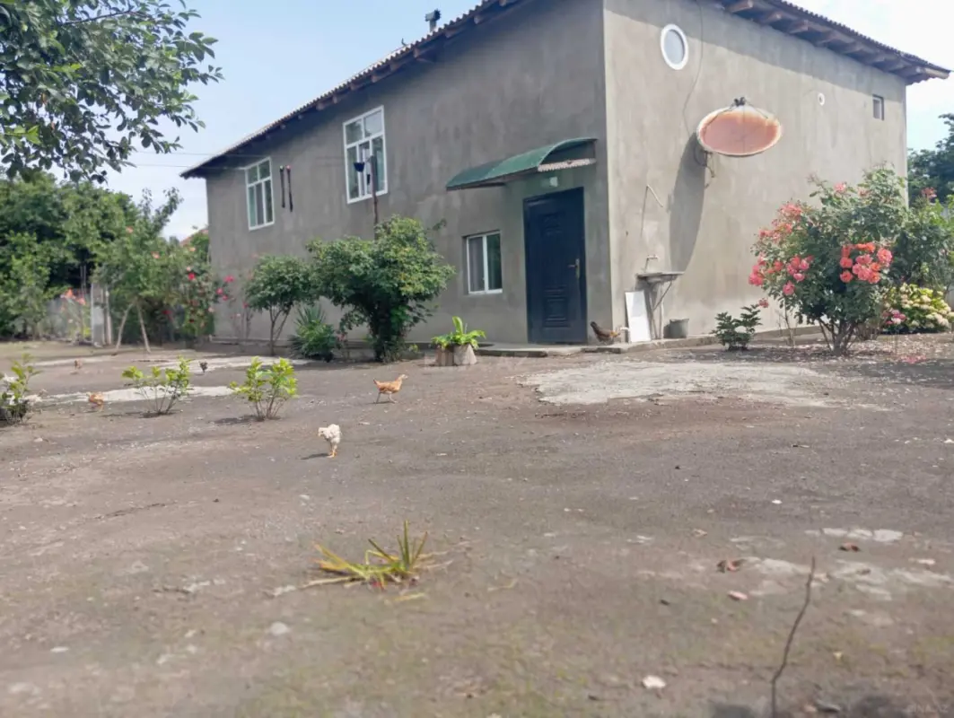 Satılır 4 otaqlı həyət evi 200 m²