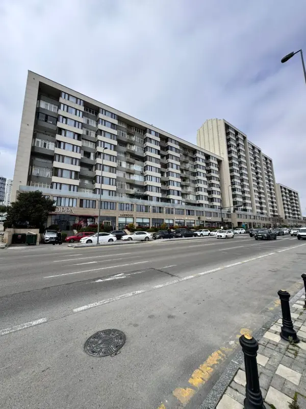 Satılır 3 otaqlı mənzil 135 m²