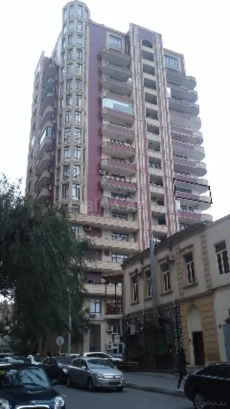 Satılır 4 otaqlı mənzil 186 m²