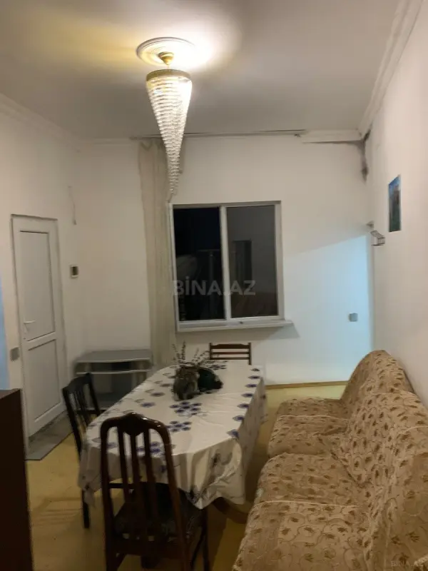 Kirayə verilir 6 otaqlı mənzil 130 m²