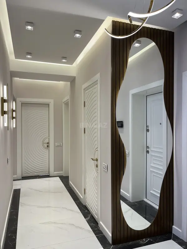 Satılır 4 otaqlı mənzil 190 m²