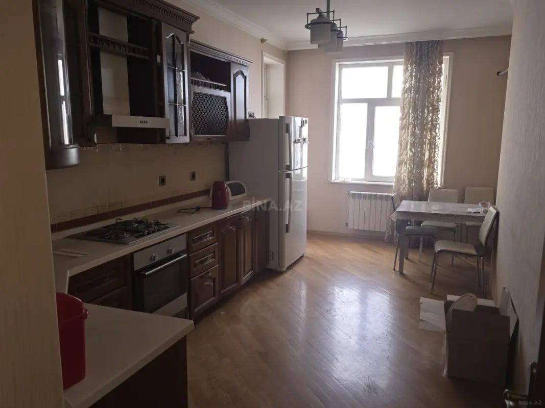 Satılır 3 otaqlı mənzil 126 m²