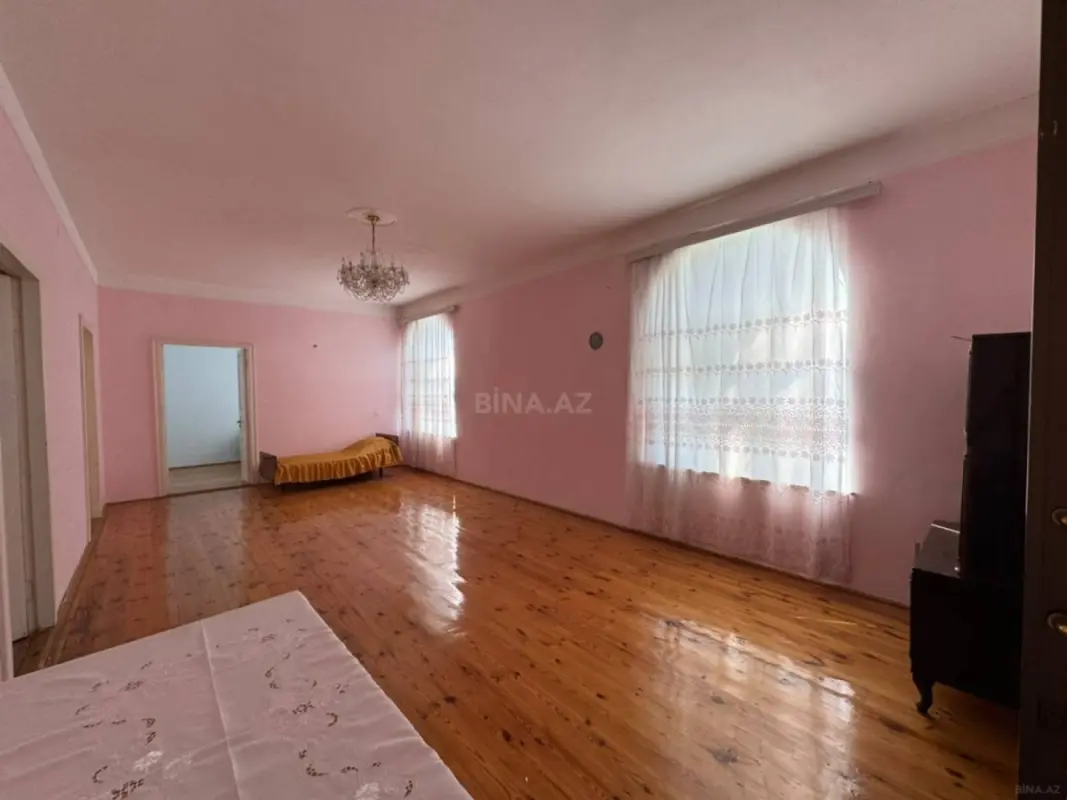 Satılır 5 otaqlı həyət evi 184 m²