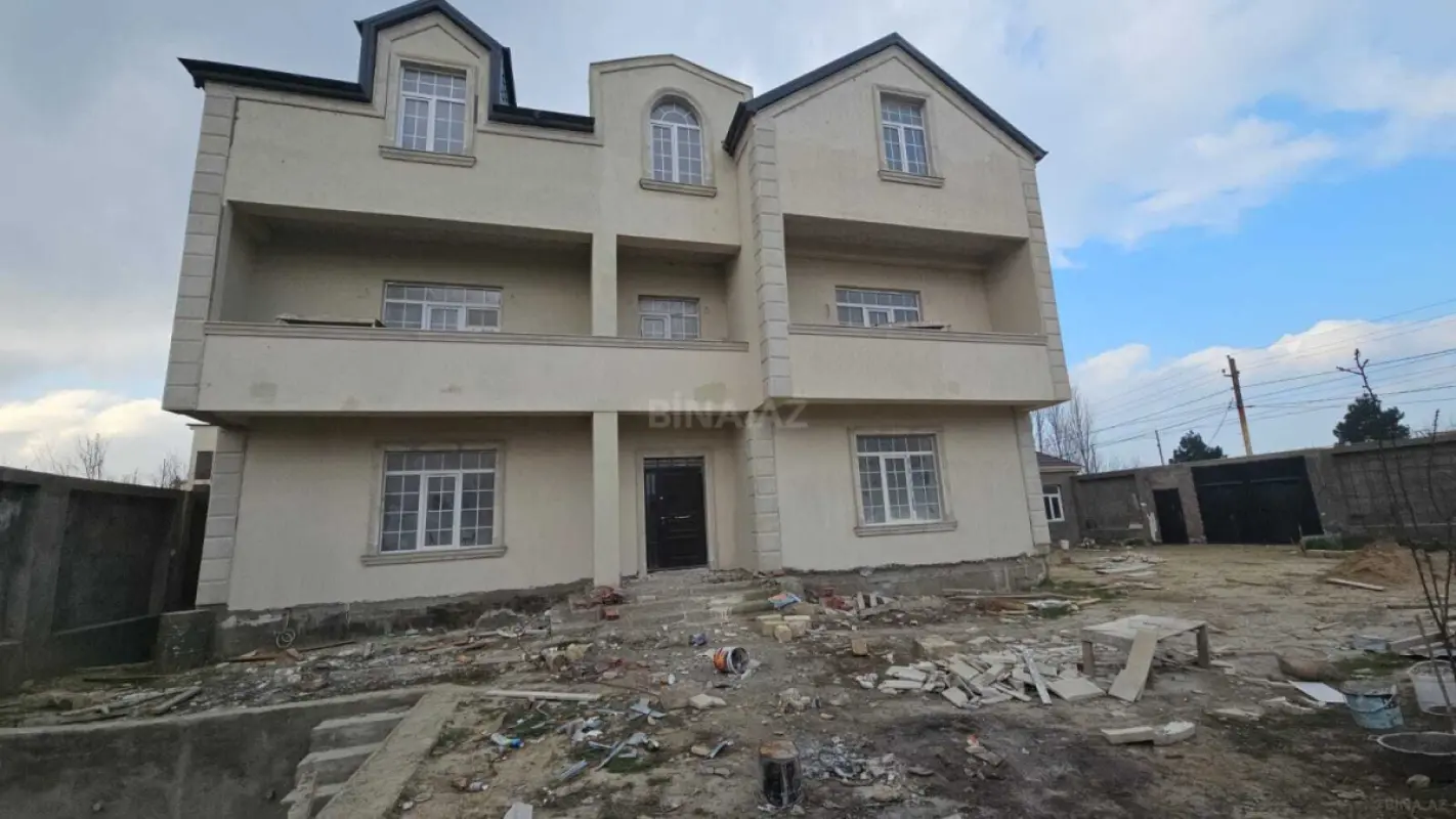 Satılır 7 otaqlı həyət evi 432 m²