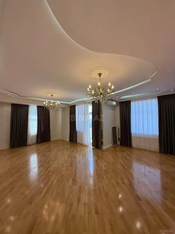 Satılır 4 otaqlı mənzil 160 m²