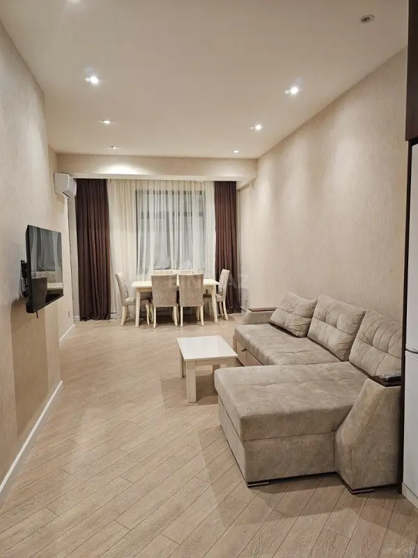 Kirayə verilir 2 otaqlı mənzil 70 m²