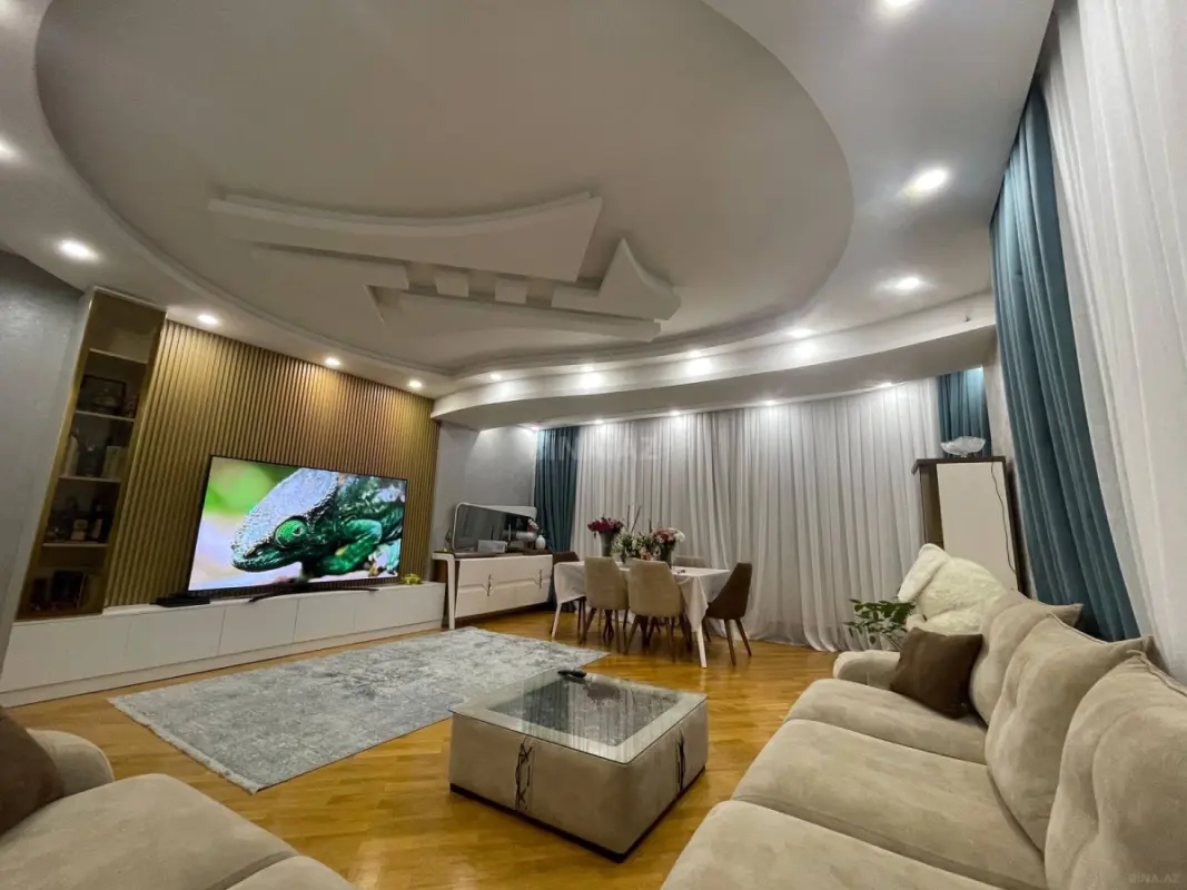 Satılır 3 otaqlı mənzil 135 m²