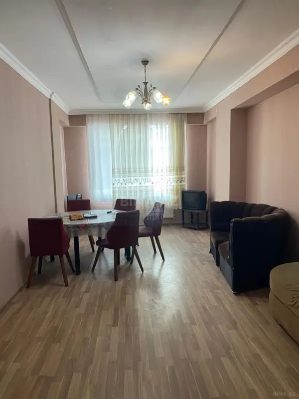 Kirayə verilir 4 otaqlı mənzil 150 m²