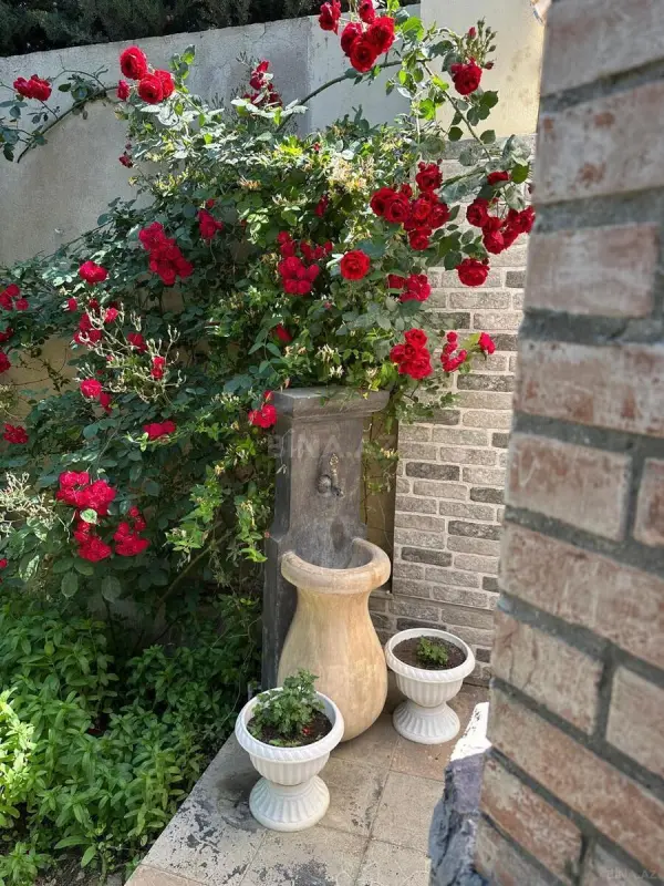 Satılır 5 otaqlı həyət evi 180 m²