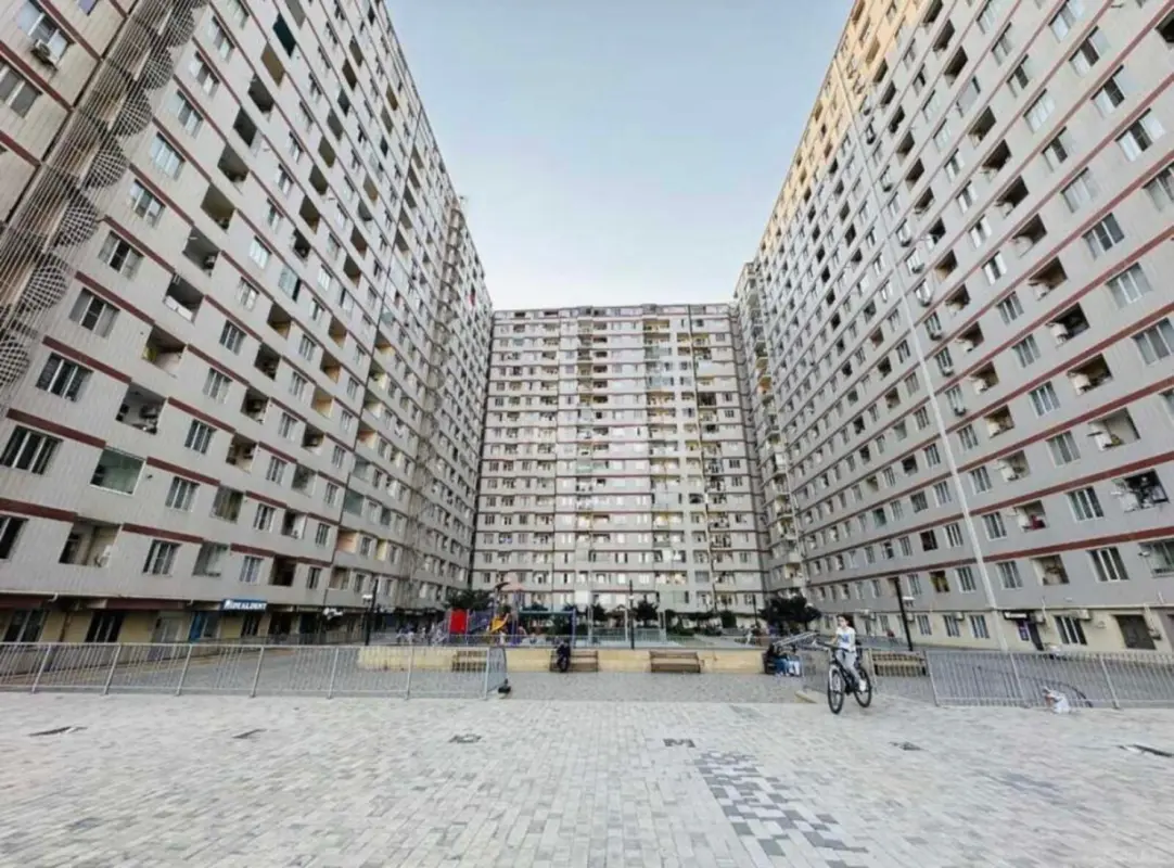 Satılır 3 otaqlı mənzil 139 m²