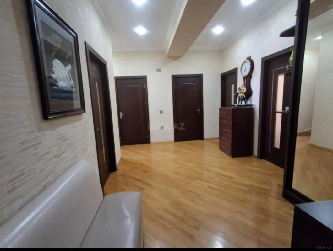 Satılır 3 otaqlı mənzil 117 m²