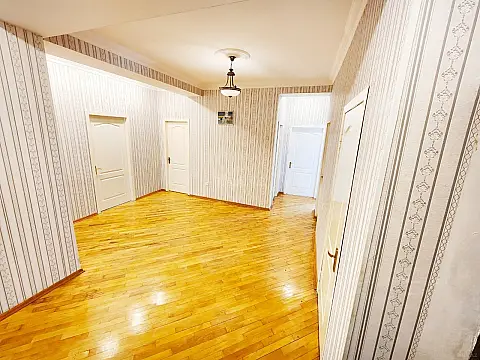 Kirayə verilir 3 otaqlı mənzil 130 m² — Bakı, Nərimanov 3 otaq 130.00 m²