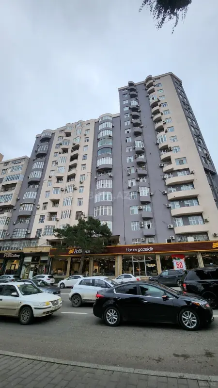 Kirayə verilir 5 otaqlı mənzil 200 m²