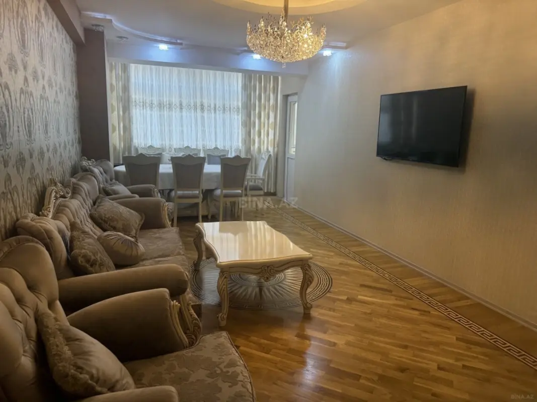 Satılır 3 otaqlı mənzil 130 m²