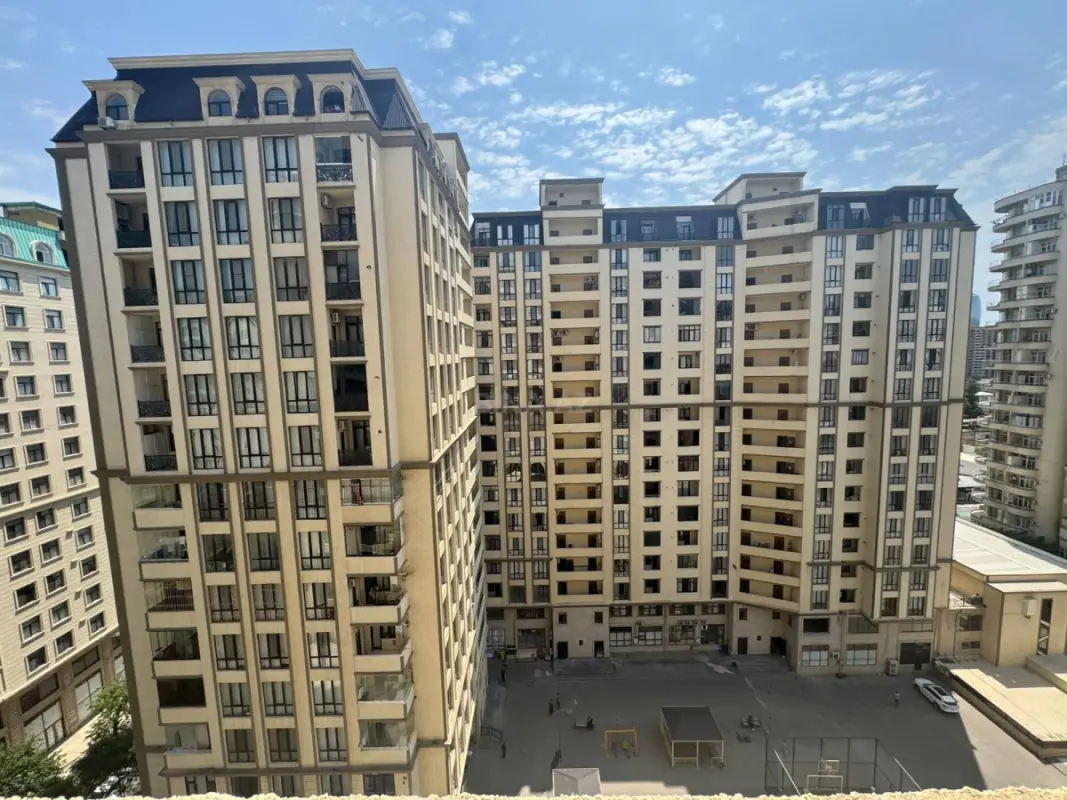 Satılır 3 otaqlı mənzil 148 m²