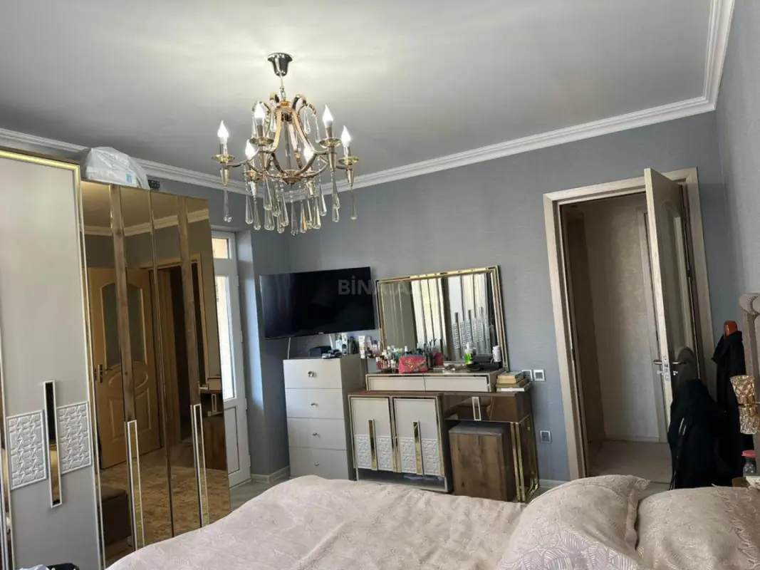 Satılır 3 otaqlı mənzil 133 m²