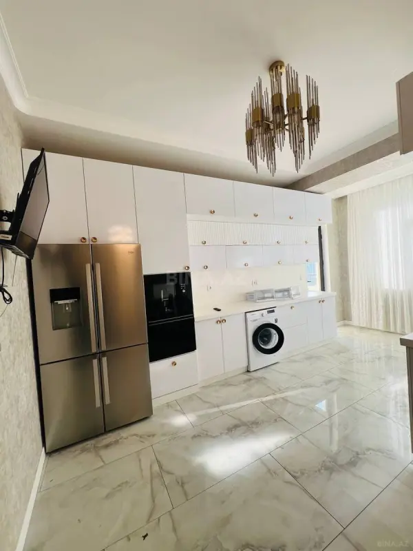Kirayə verilir 4 otaqlı mənzil 200 m²