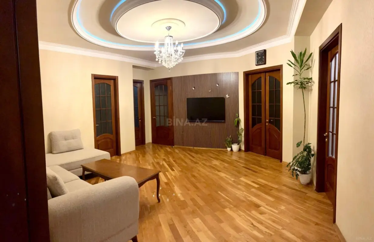 Satılır 4 otaqlı mənzil 158 m²