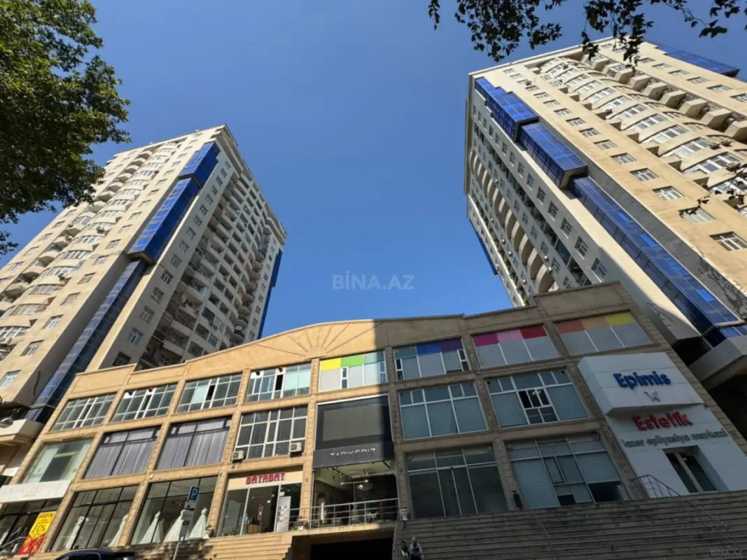 Satılır 3 otaqlı mənzil 175 m²