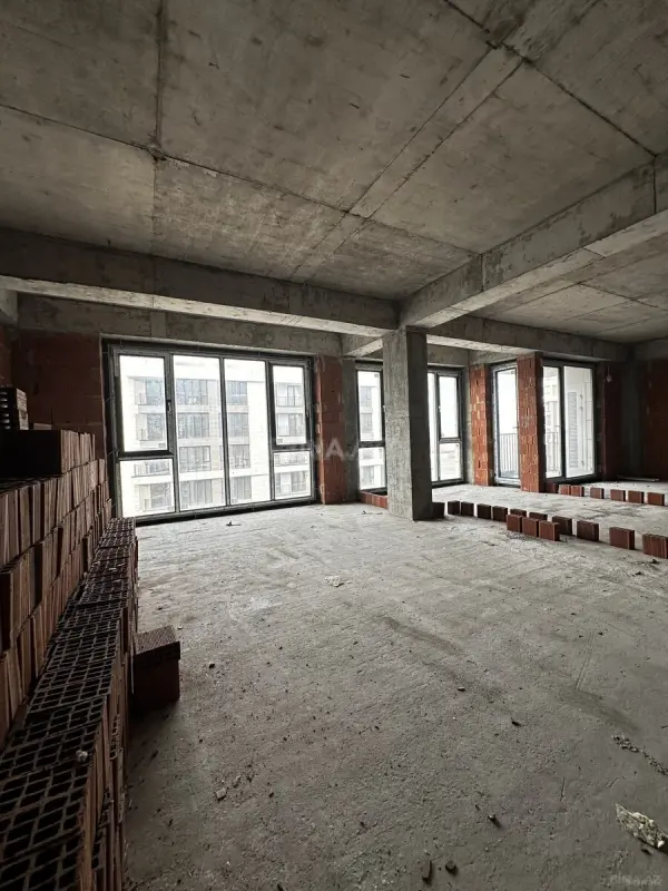 Satılır 4 otaqlı mənzil 146.4 m²
