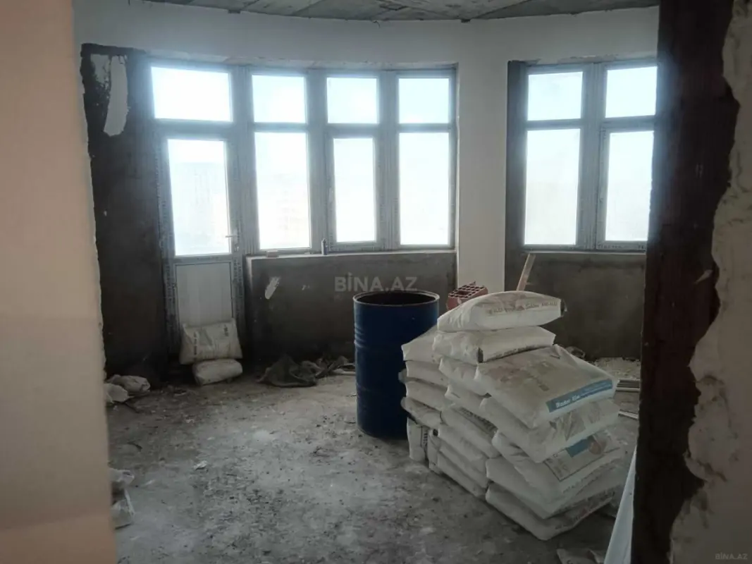 Satılır 3 otaqlı mənzil 145 m²