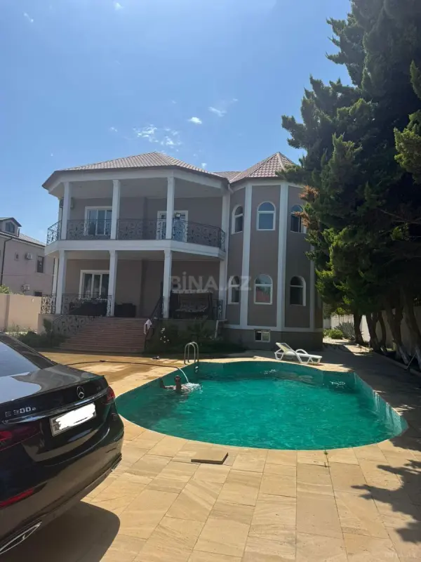 Satılır 5 otaqlı həyət evi 451 m²
