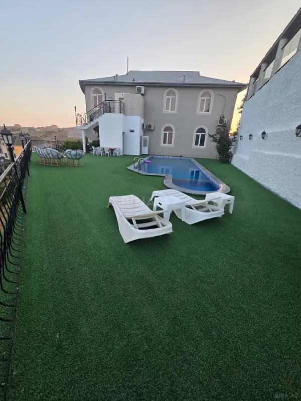 Kirayə verilir 7 otaqlı həyət evi 550 m²