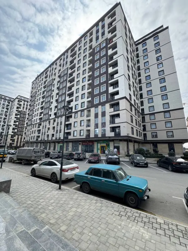 Satılır 3 otaqlı mənzil 107 m²