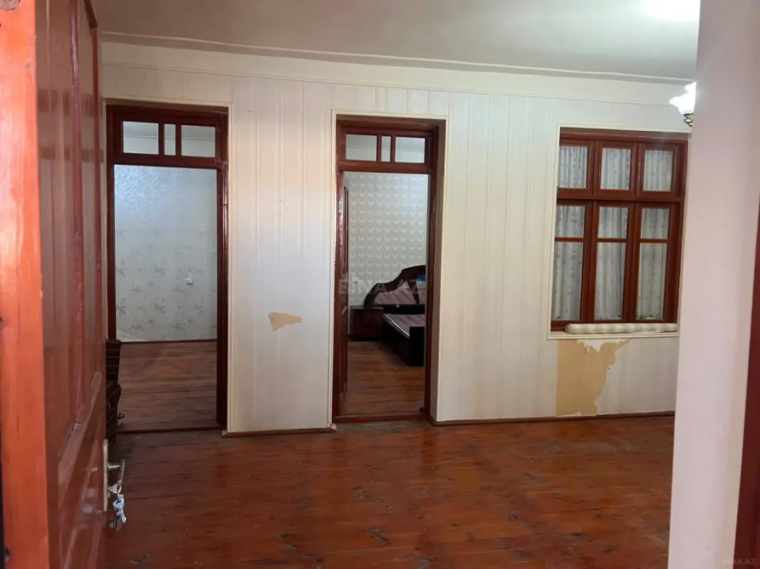 Satılır 8 otaqlı həyət evi 355 m²