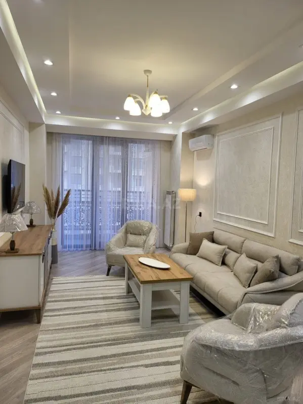 Kirayə verilir 2 otaqlı mənzil 90 m²