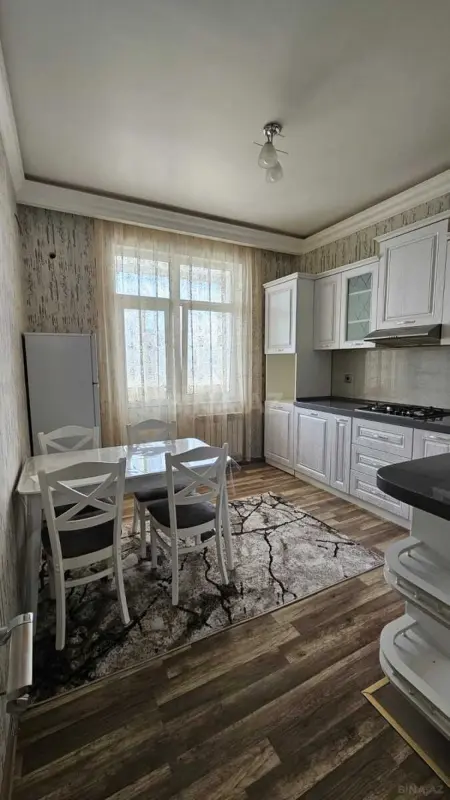 Kirayə verilir 2 otaqlı mənzil 90 m²
