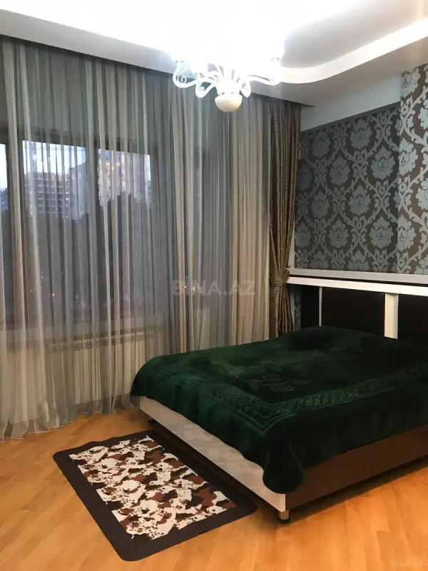 Kirayə verilir 3 otaqlı mənzil 128 m²