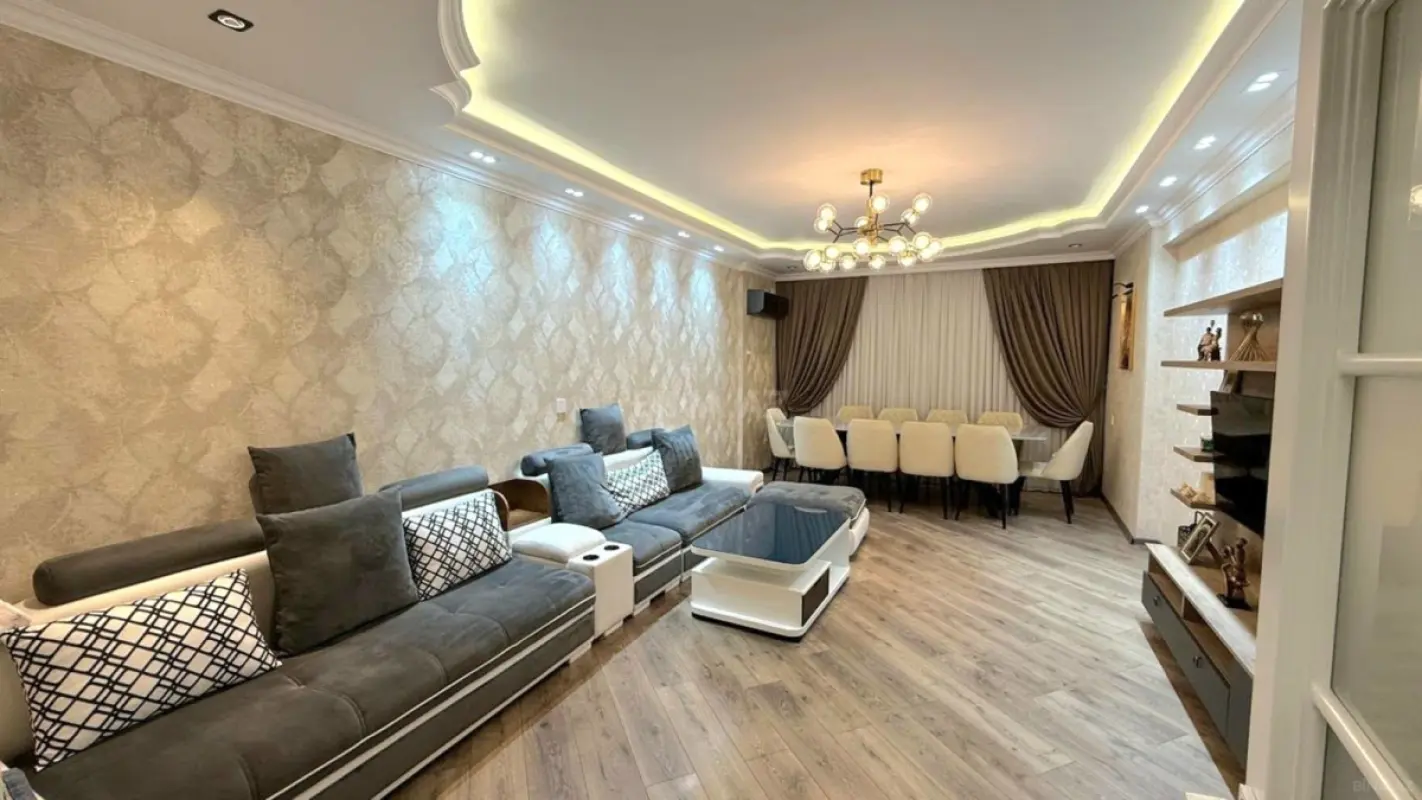 Satılır 3 otaqlı mənzil 128 m²