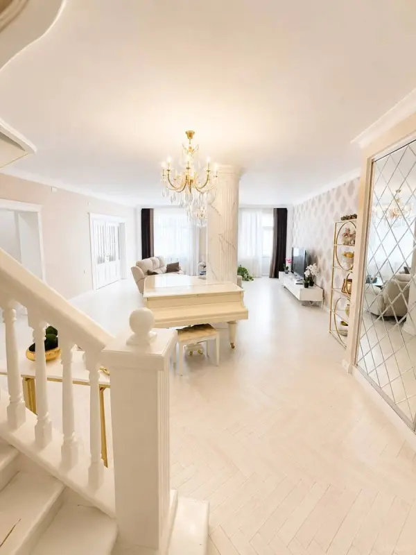 Satılır 6 otaqlı mənzil 360 m²