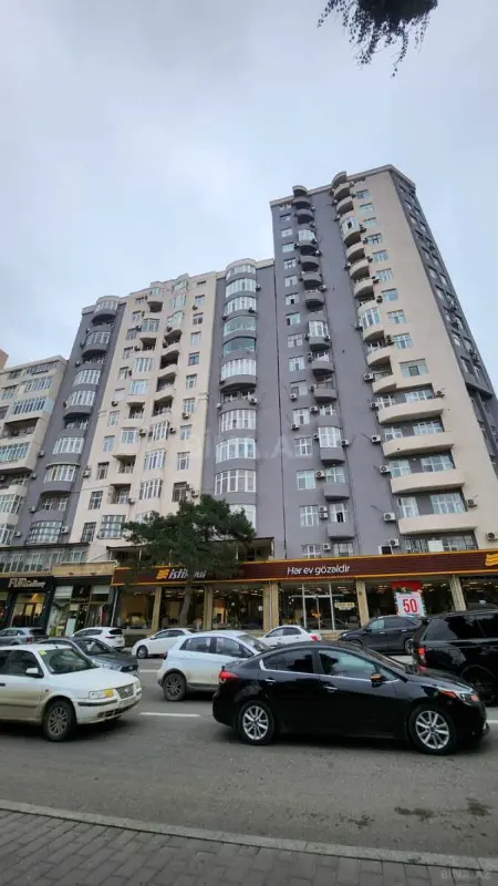Kirayə verilir 5 otaqlı mənzil 200 m²