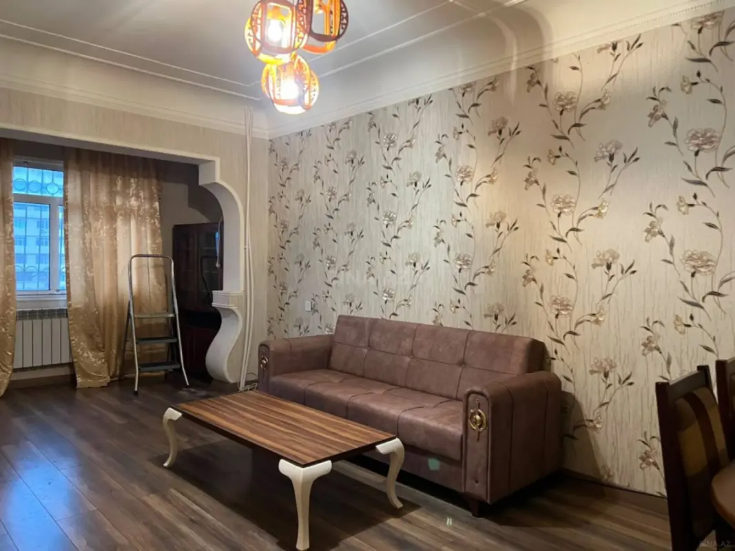 Kirayə verilir 2 otaqlı mənzil 80 m²