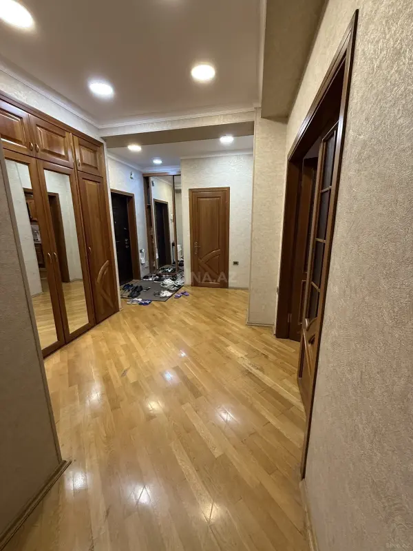 Satılır 4 otaqlı mənzil 170 m²