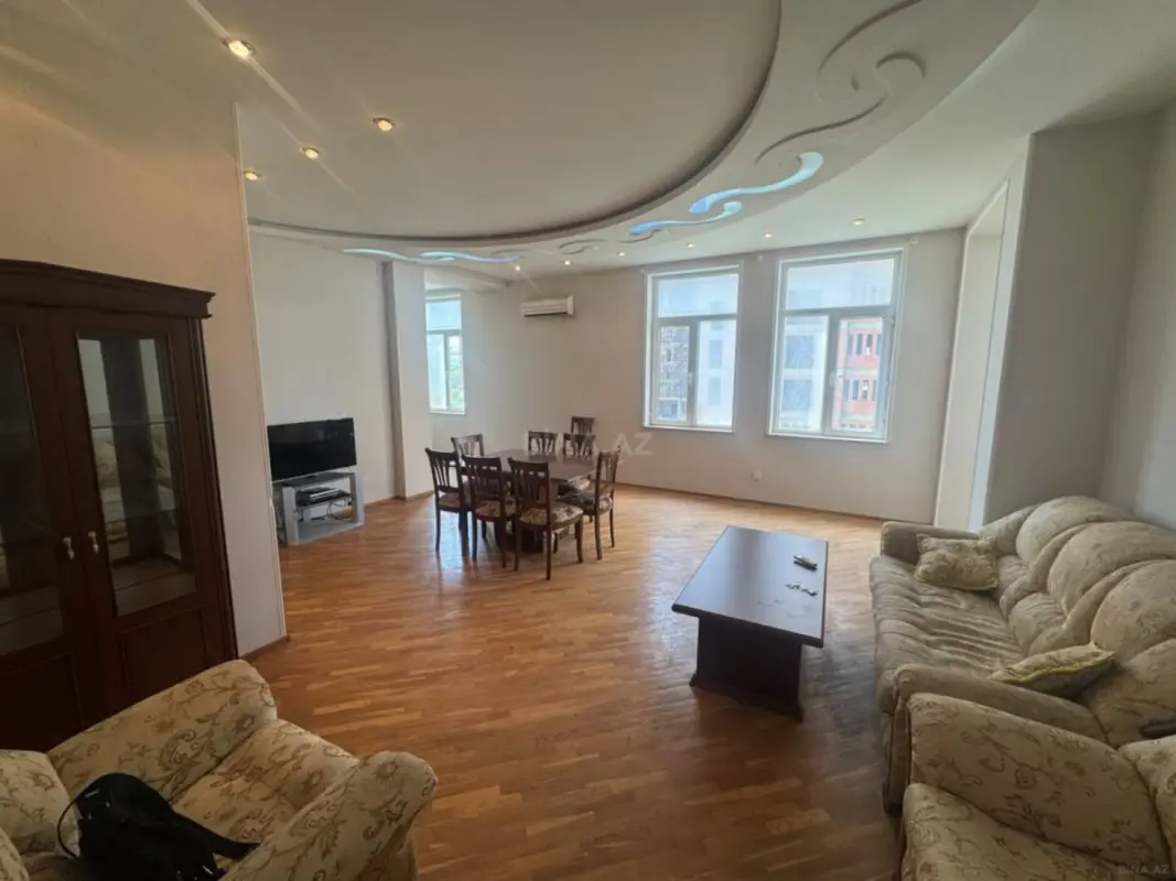 Kirayə verilir 2 otaqlı mənzil 90 m²