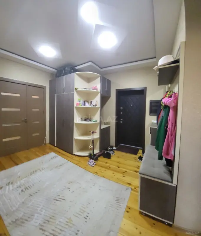 Satılır 3 otaqlı mənzil 130 m²