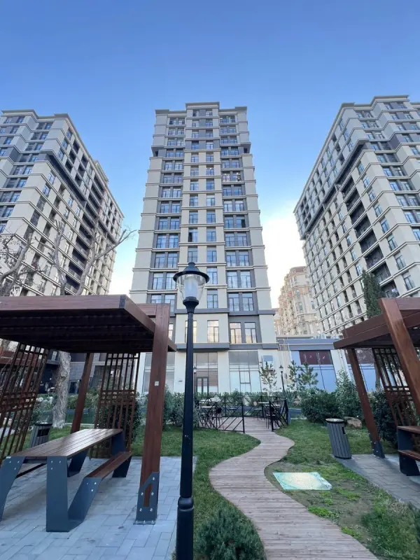 Satılır 4 otaqlı mənzil 128.6 m²