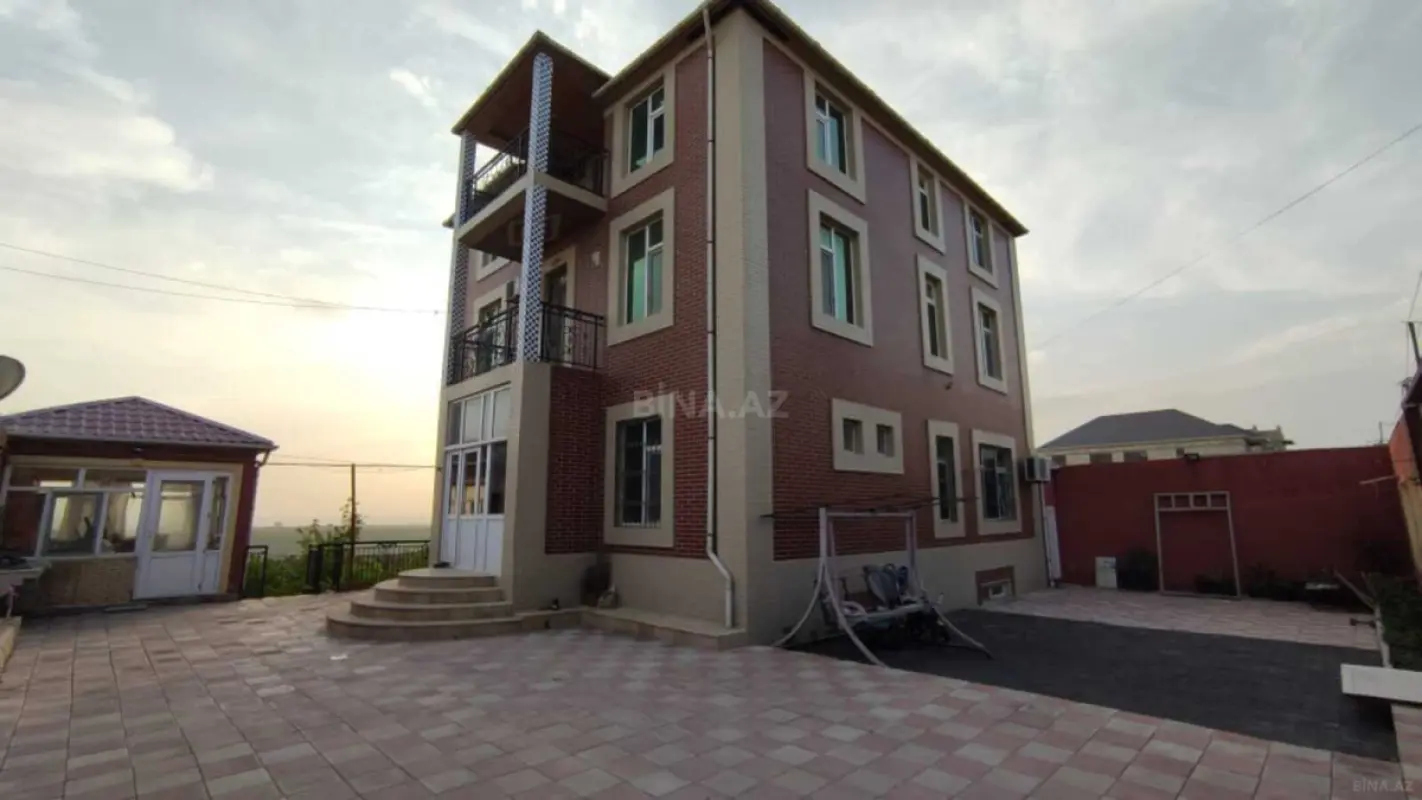 Satılır 6 otaqlı həyət evi 440 m²